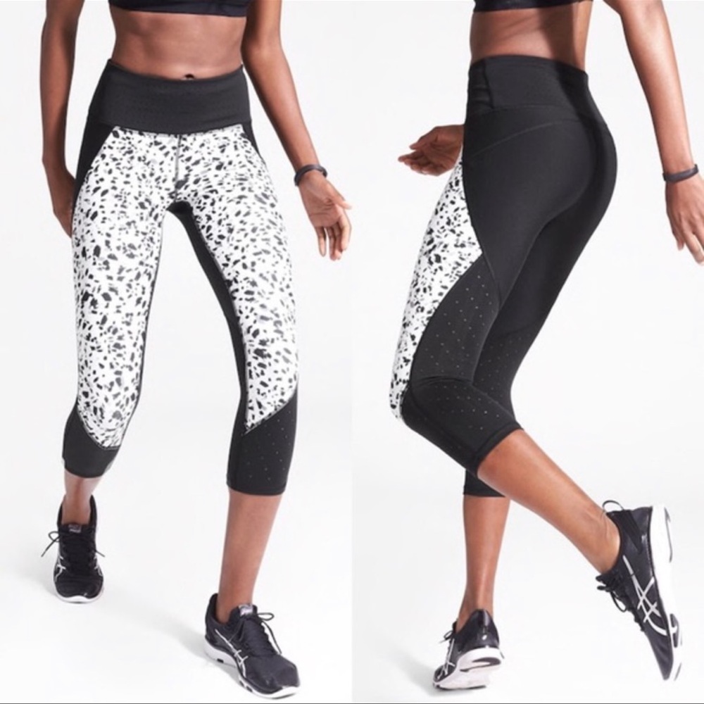ATHLETA Printed Stealth Trucool Capri Size Small